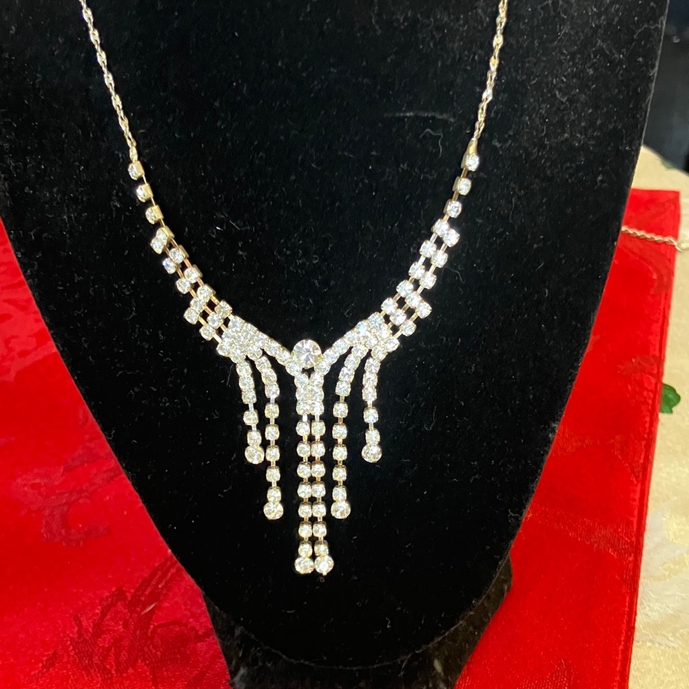 Dazzling Silver and rhinestones Claire’s necklace with extension